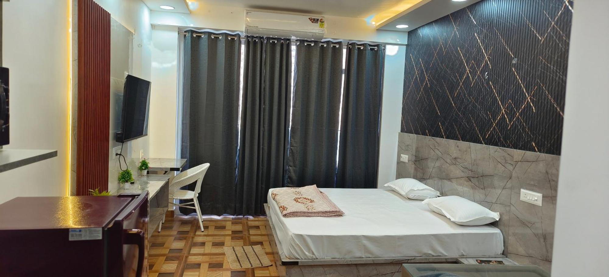 Aarohi Studio Hotels Ghaziabad Exterior photo